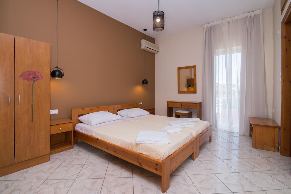 Hanna'S Apartments Paleóchora Extérieur photo